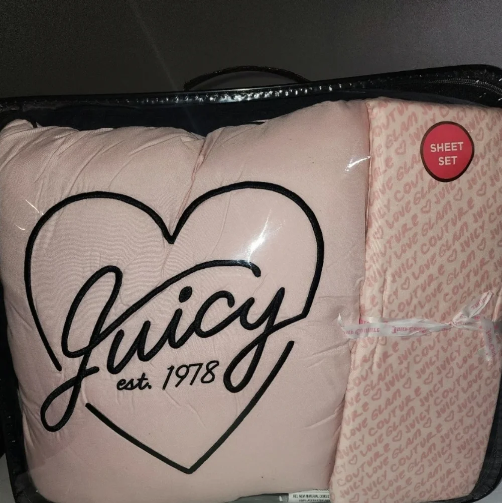 Juicy Couture Black & Blush 8pc Bedding Set -Queen